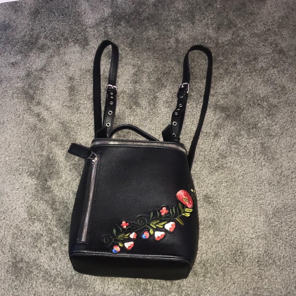 Black vegan leather embroidered backpack 🎒